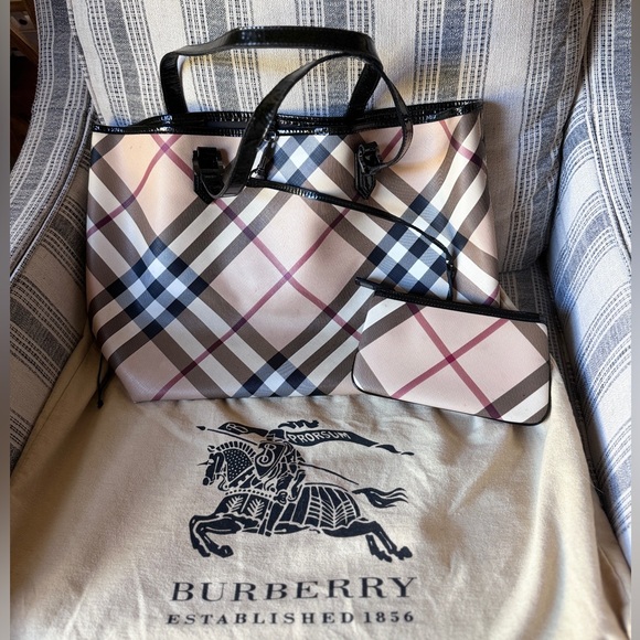 Burberry Nova Check Large Nickie Tote - Picture 2 of 10